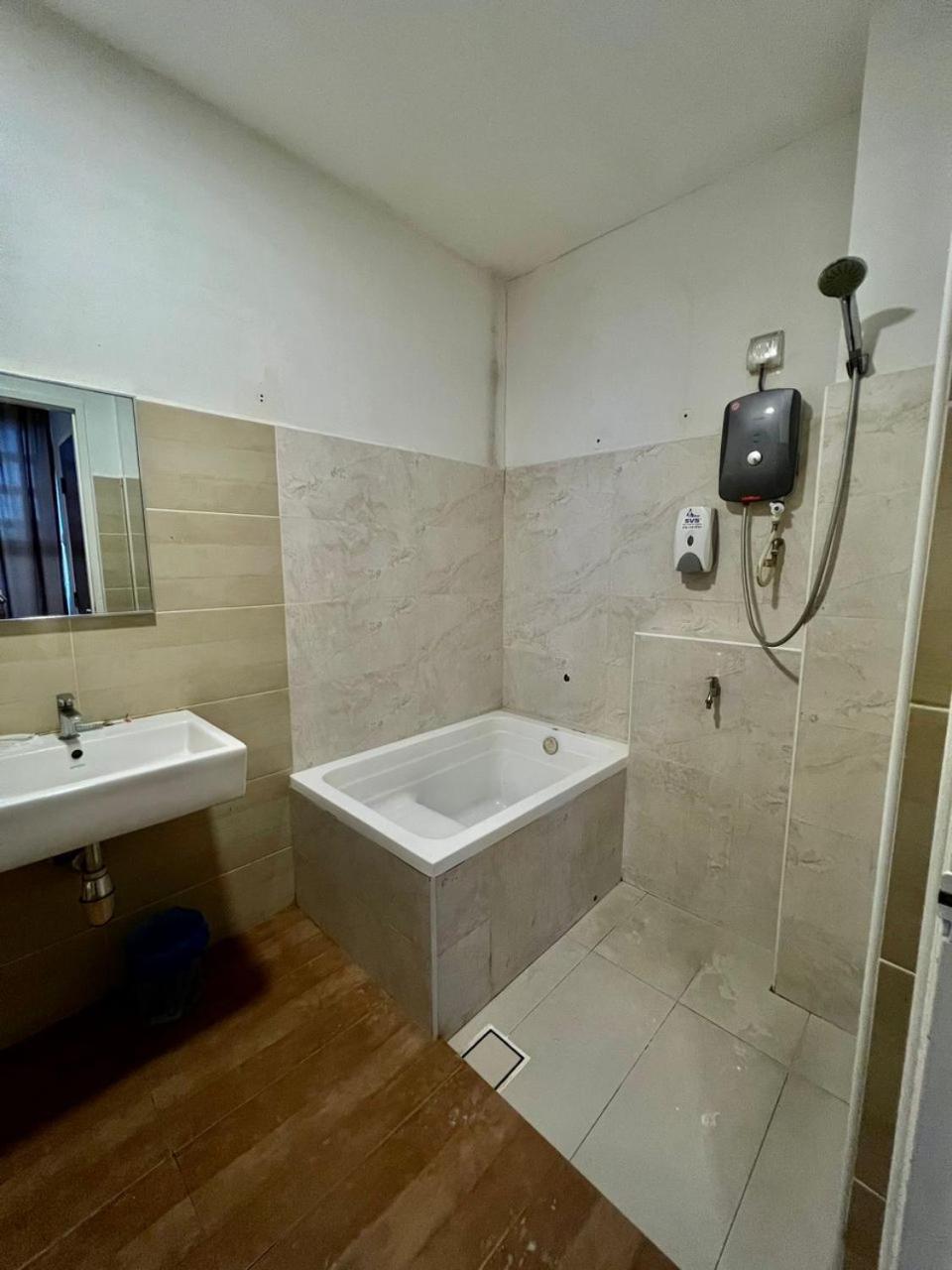 Golden Leaf Boutique Hotel Nusa Idaman Formerly Known As Ariana Hotel 조호르 바루 외부 사진