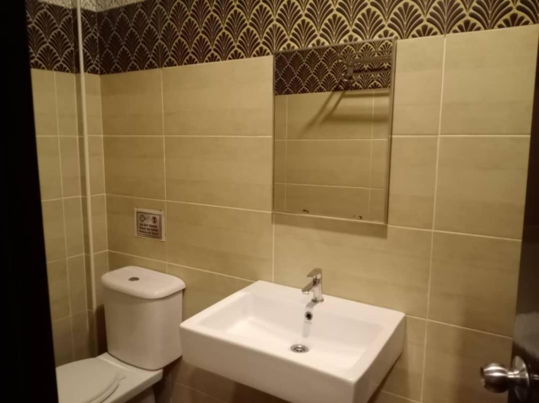 Golden Leaf Boutique Hotel Nusa Idaman Formerly Known As Ariana Hotel 조호르 바루 외부 사진